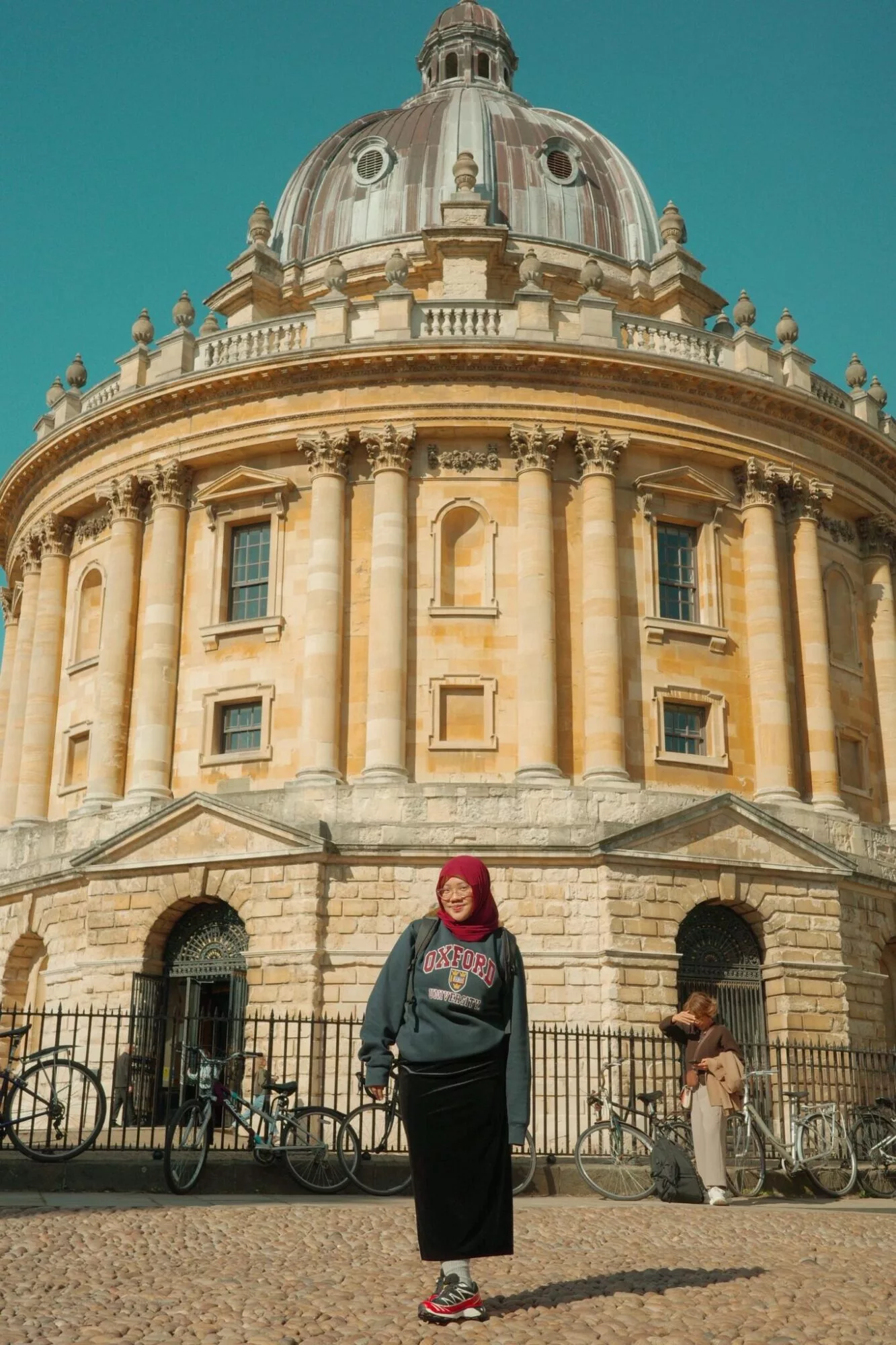Ibu Gigih Berniaga Burger Siang Malam, Anak Tunggal Kini Berjaya Ke Universiti Oxford!
