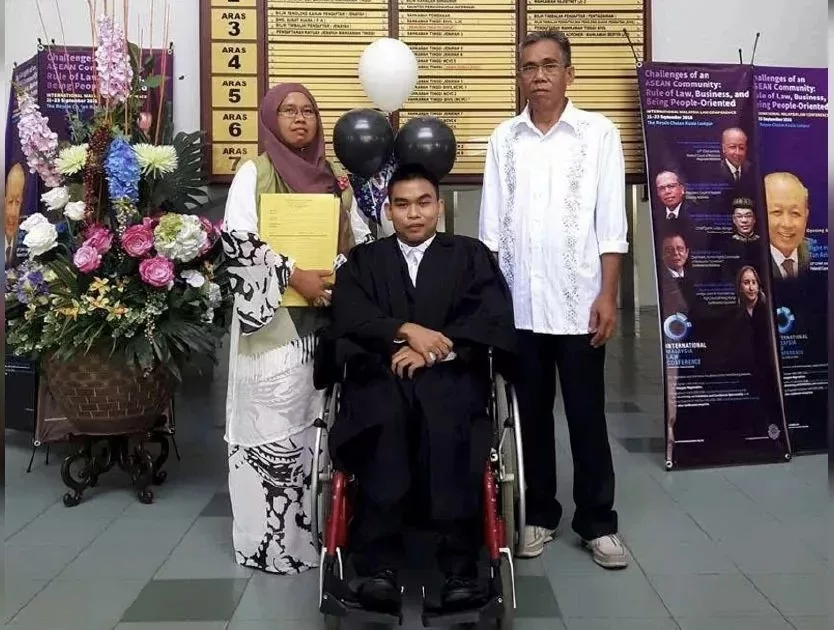 Pengorbanan Bapa Jadi Kekuatan, Lelaki OKU Cerebral Palsy Kini Bergelar Peguam