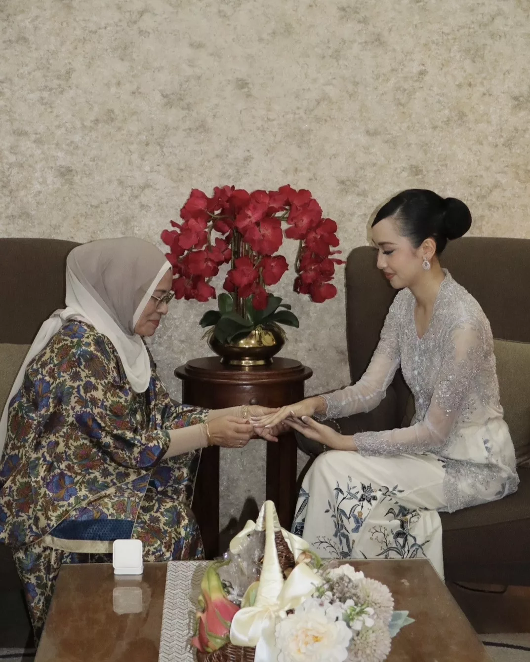 Muat Naik Foto Merisik, Nurel Baharin Percaya Rezeki Selepas Kahwin, Komited Terus Aktif Dalam Dunia Lakonan 7 Muat Naik Foto Merisik, Nurel Baharin Percaya Rezeki Selepas Kahwin, Komited Terus Aktif Dalam Dunia Lakonan