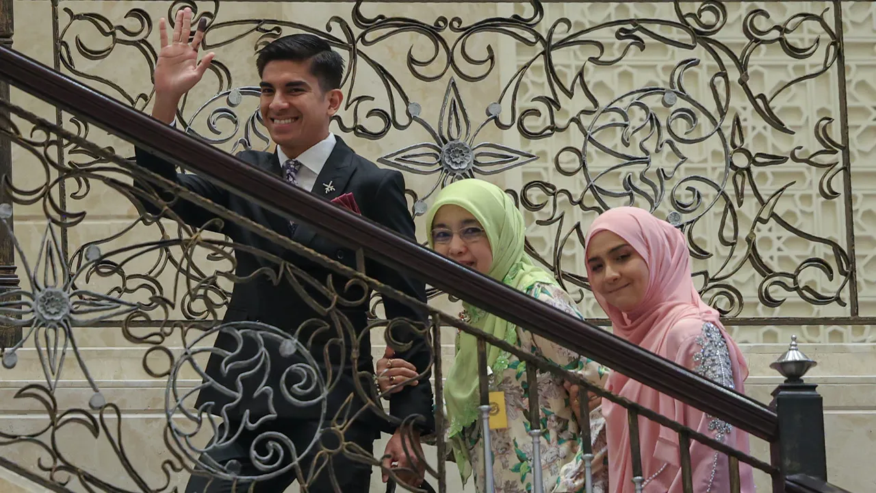 “Saya Tidak Tunduk, Tidak Takut” -Syed Saddiq Syukur Episod Enam Tahun Berakhir, Tekad Terus Berbakti Buat Negara 6 “Saya Tidak Tunduk, Tidak Takut” -Syed Saddiq Syukur Episod Enam Tahun Berakhir, Tekad Terus Berbakti Buat Negara