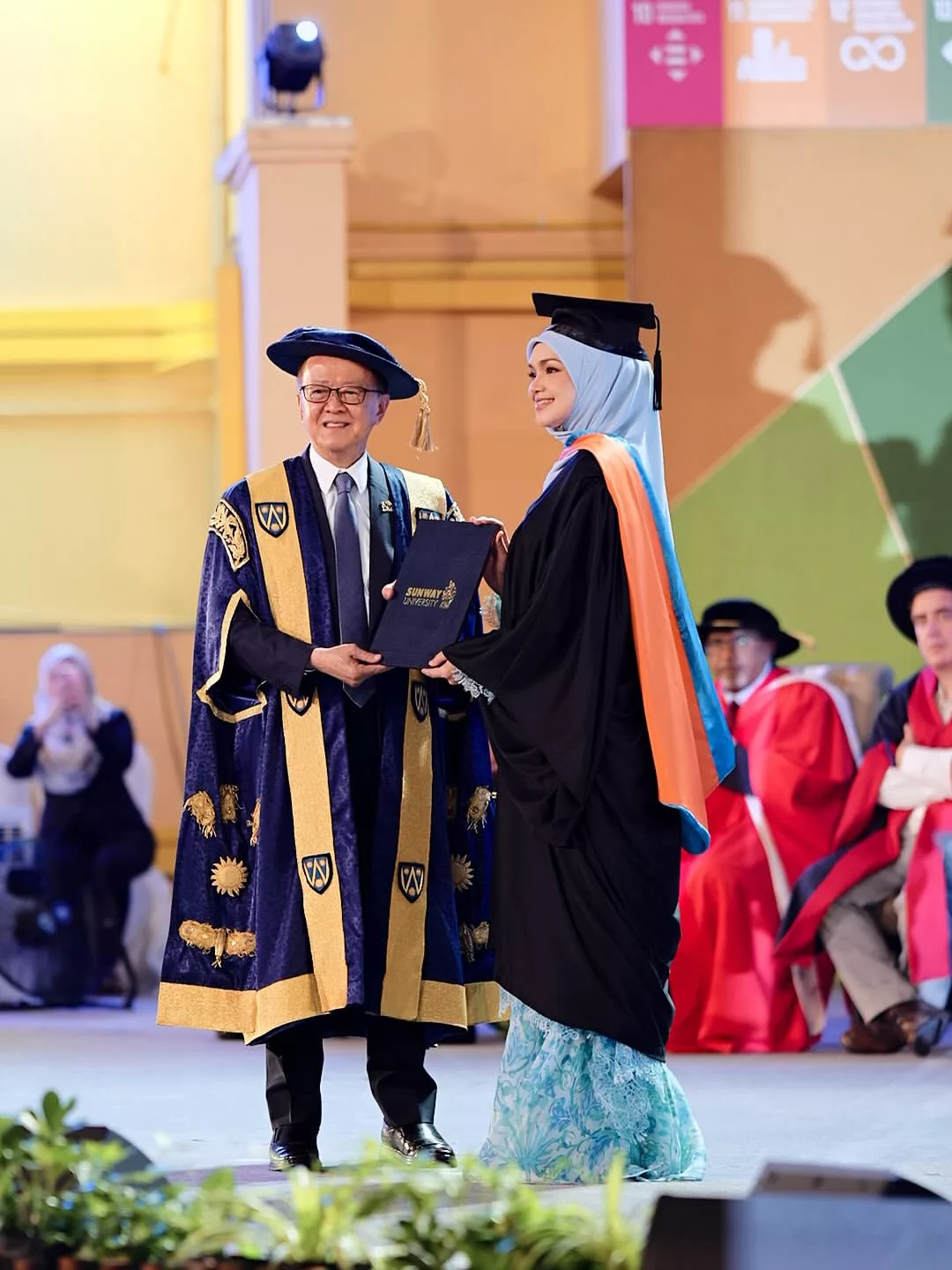 Dato’ Sri Siti Nurhaliza Terima Ijazah Sarjana Kehormat Dalam Bidang Seni Kreatif & Media Dari Sunway Universiti