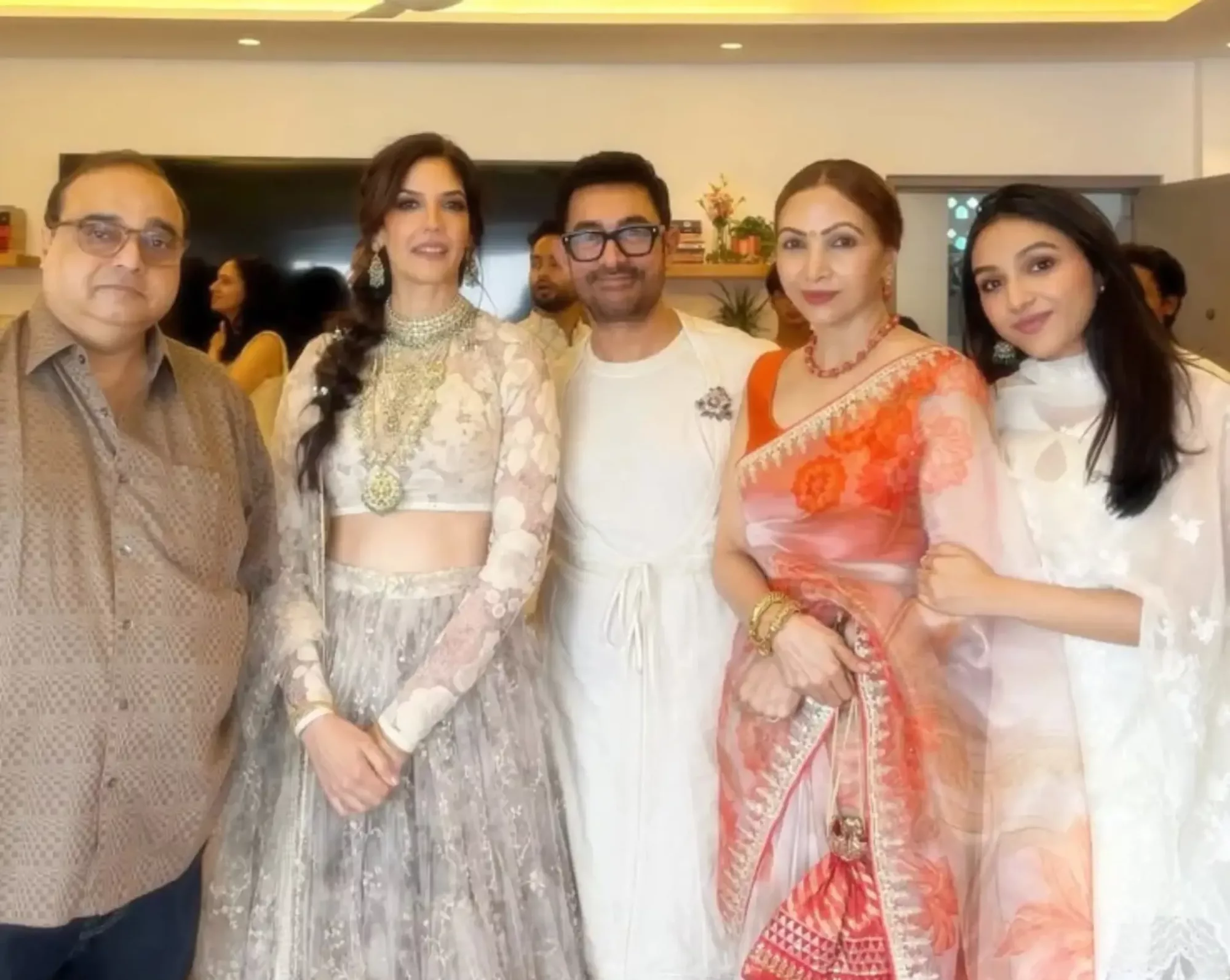 Aamir Khan Selamat Bergelar Suami Kali Ketiga, Nikahi Gauri Spratt Dalam Majlis Tertutup 4 Aamir Khan Selamat Bergelar Suami Kali Ketiga, Nikahi Gauri Spratt Dalam Majlis Tertutup