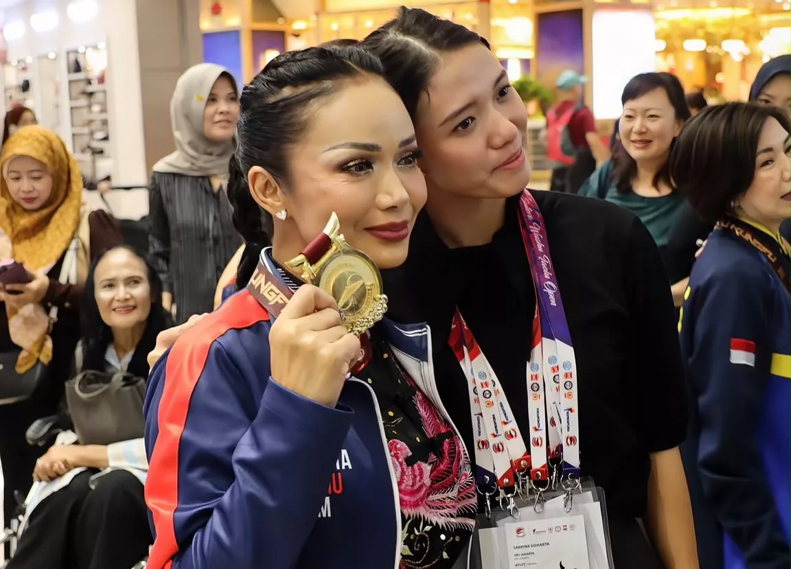 Kris Dayanti Tawan Gelanggang Wushu, Raih Pingat Emas Pada Usia 51 Tahun