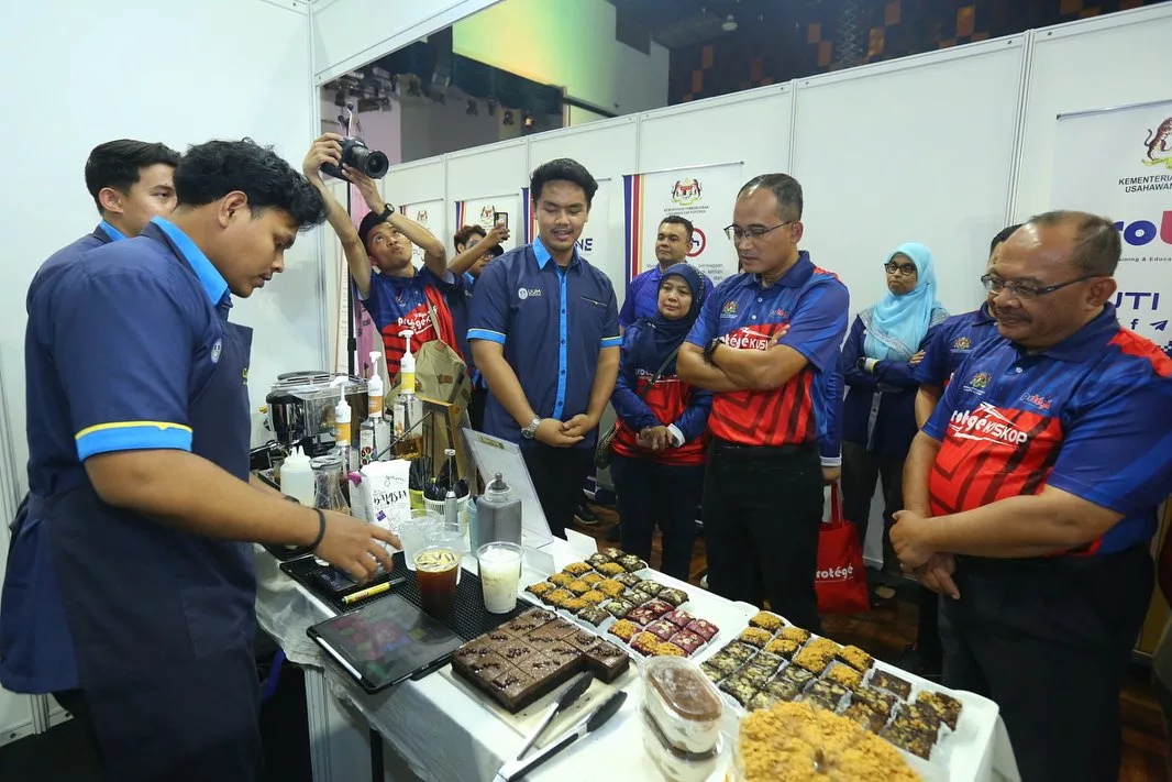 Usahawan Muda UUM Bawa Konsep ‘No-Phone Cafe’ Di Kampus, Luqman Hakim Jana Jualan Hampir RM400,000