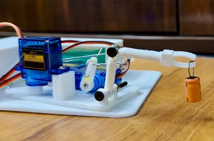 Hanya 39.25mm! Remaja India Cipta Lengan Robot Terkecil Dunia, Pecah Rekod Guinness World Records