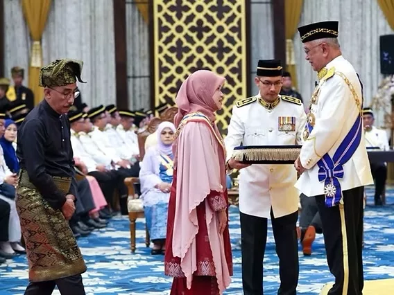Fadhlina Sidek Dianugerahkan Darjah Gemilang Seri Melaka, Bawa Gelaran Datuk Seri 4 Fadhlina Sidek Dianugerahkan Darjah Gemilang Seri Melaka, Bawa Gelaran Datuk Seri