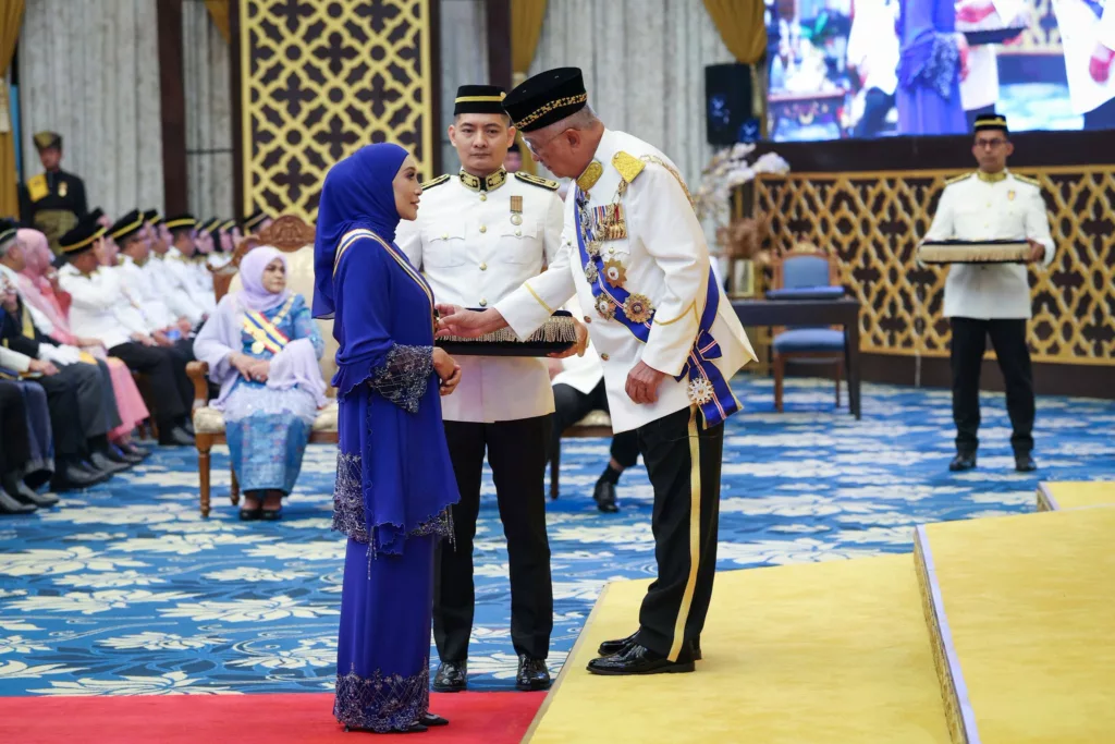 Fadhlina Sidek Dianugerahkan Darjah Gemilang Seri Melaka, Bawa Gelaran Datuk Seri 5 Fadhlina Sidek Dianugerahkan Darjah Gemilang Seri Melaka, Bawa Gelaran Datuk Seri
