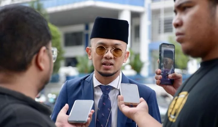 “Kami Tak Kisah Ambil Lagi 3 Tahun” – Caprice Mahu Terus ‘Fight’ Isu Ebit Lew 6 “Kami Tak Kisah Ambil Lagi 3 Tahun” – Caprice Mahu Terus ‘Fight’ Isu Ebit Lew
