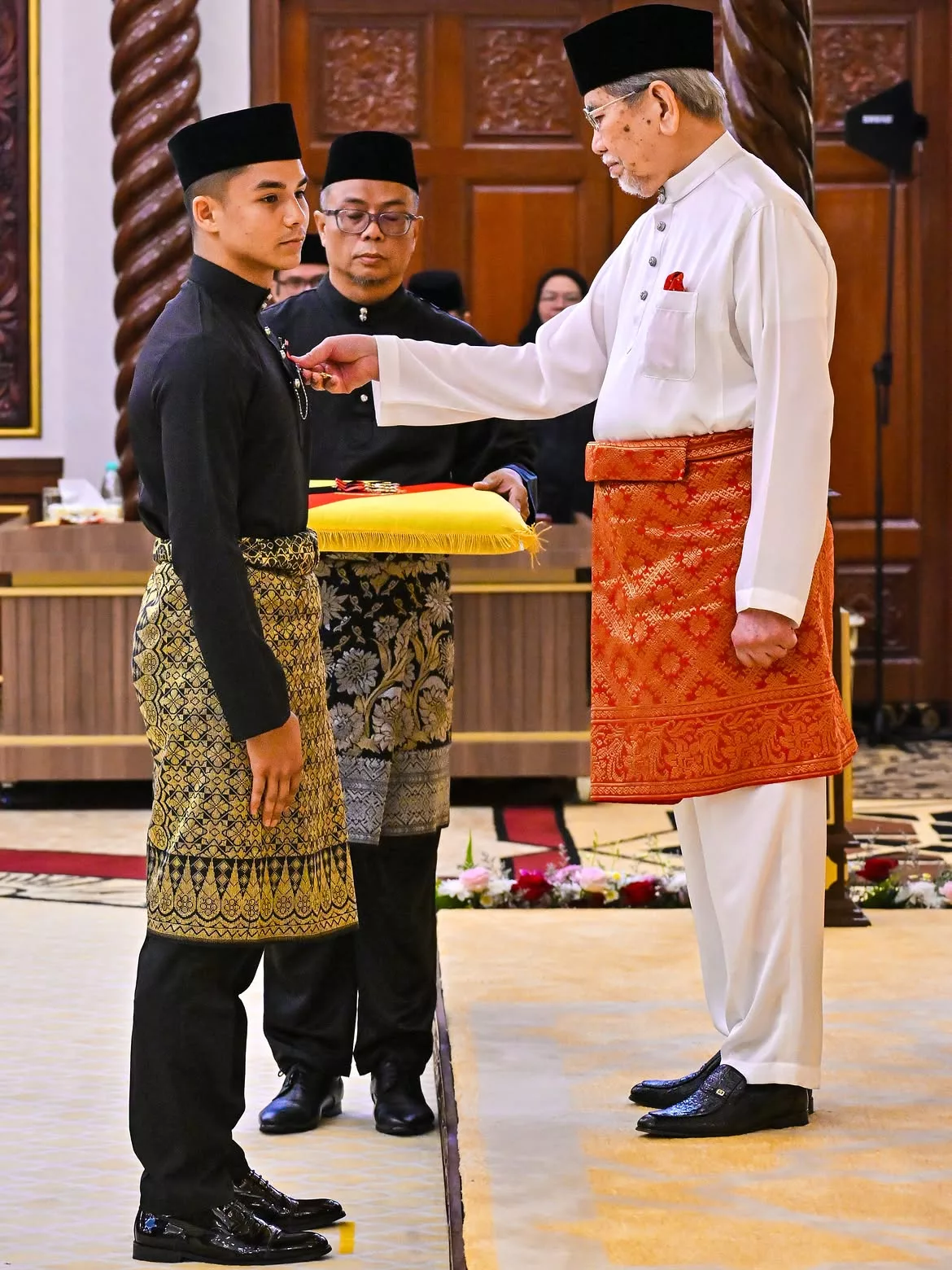 Johan Ghazali Terima Ahli Bintang Sarawak, ‘Dato’ Jojo Soon?’ Gurau Anak Muda 19 Tahun 7 Johan Ghazali Terima Ahli Bintang Sarawak, ‘Dato’ Jojo Soon?’ Gurau Anak Muda 19 Tahun