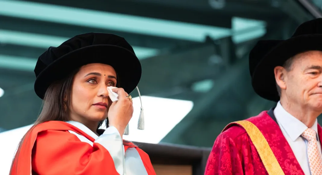 Rani Mukherjee Terima Doktor Kehormat La Trobe University, Ikut Jejak Shah Rukh Khan