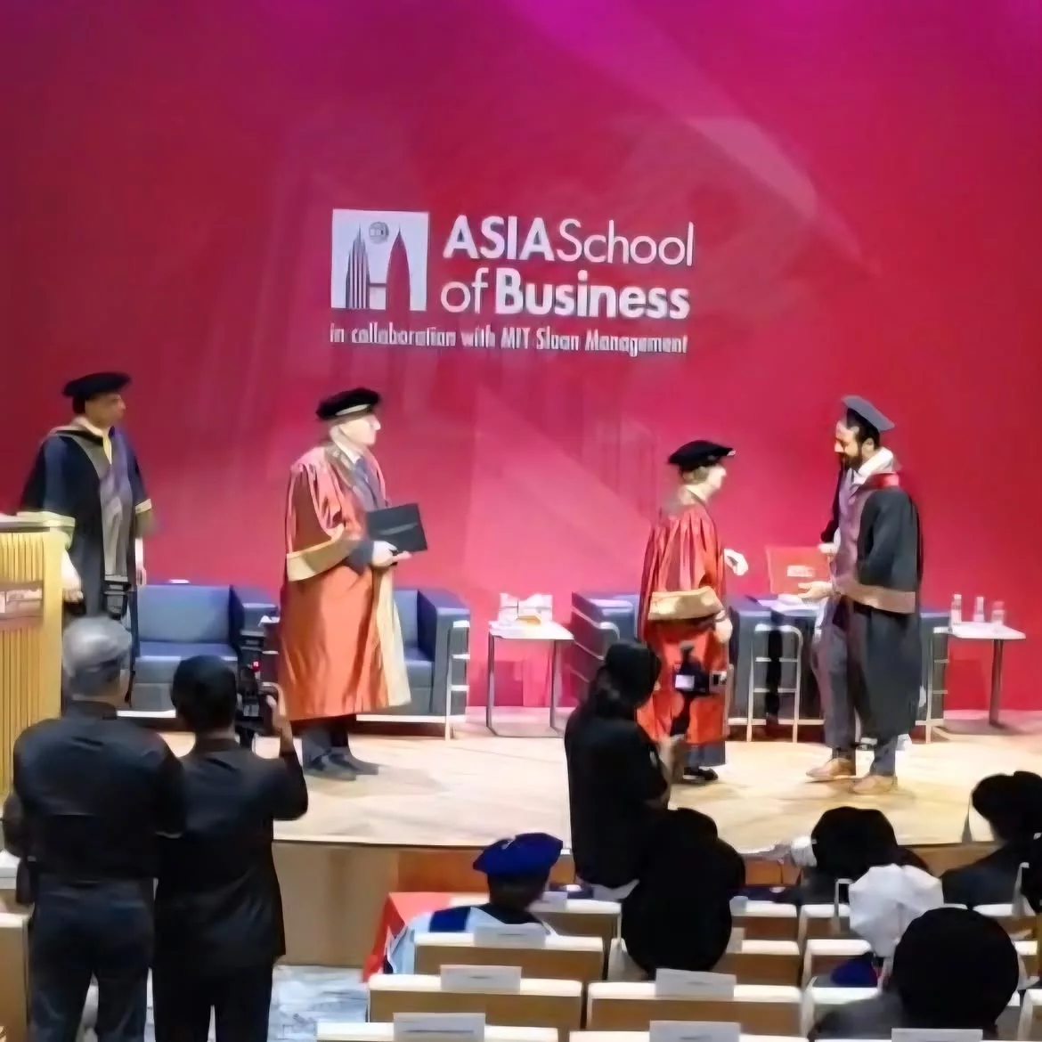 Bront Palarae Berjaya Genggam MBA Selepas Lima Tahun, Buktikan Usia Bukan Penghalang Kejar Ilmu