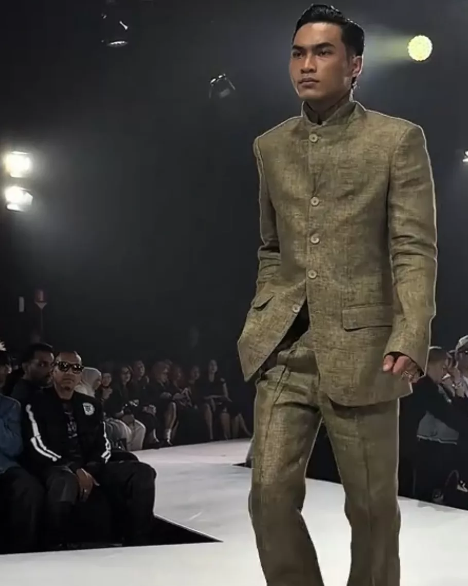 Hussain Curi Tumpuan Di KLFW 2026, Debut Sebagai Model Penutup Pentas EMRI