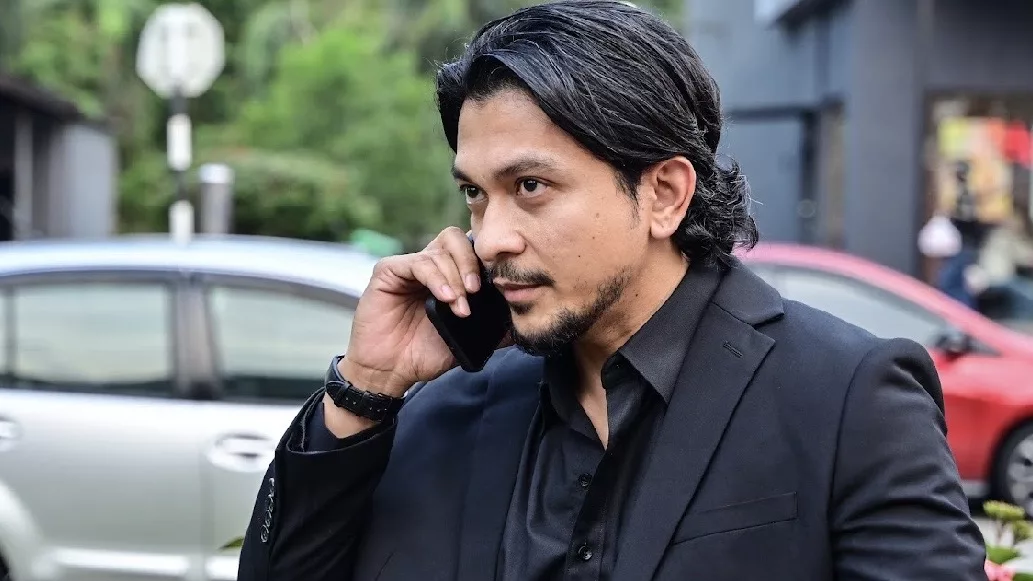 Shukri Yahaya Cedera Kena Letupan ‘Pyro’ Di Set Penggambaran Chelot, Namun Enggan Serik 7 Shukri Yahaya Cedera Kena Letupan ‘Pyro’ Di Set Penggambaran Chelot, Namun Enggan Serik