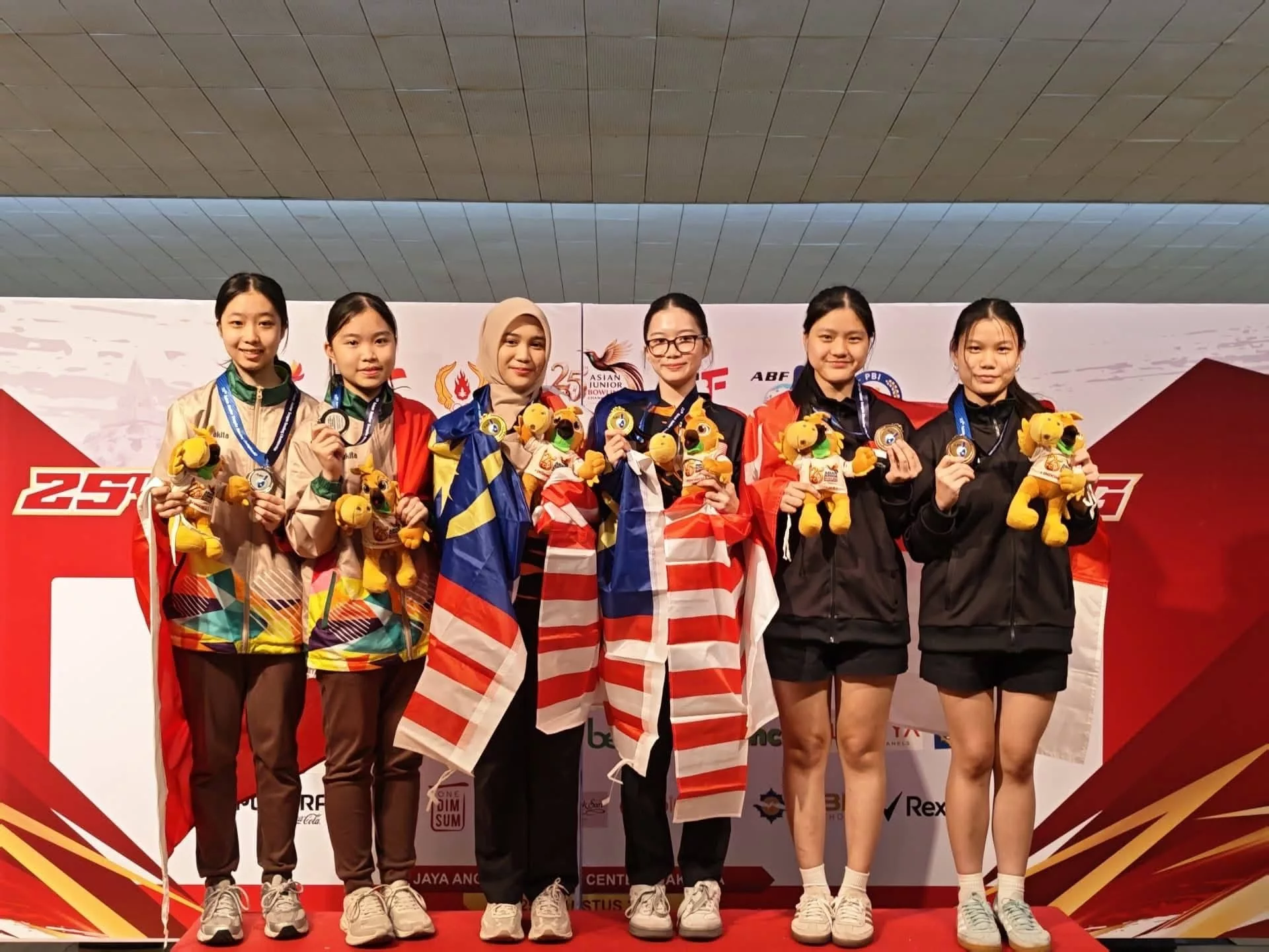 Nur Syahira Amani-Helena Cipta Kejutan, Raih Emas Di Kejohanan Tenpin Boling Remaja Asia