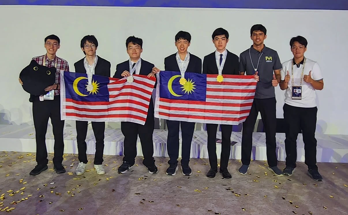 4 Pelajar Malaysia Cemerlang Di Pentas Dunia, Raih 2 Emas & 2 Perak Di IOI 2026