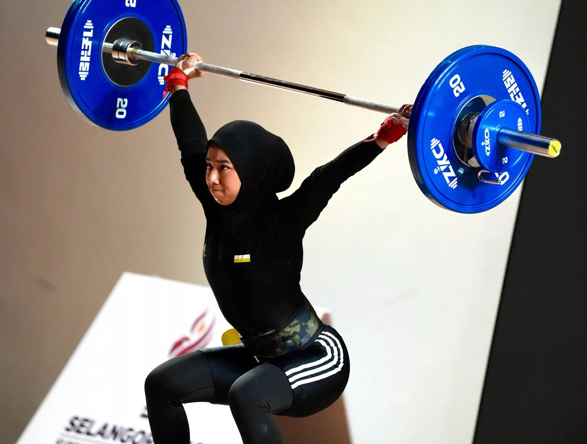SUKMA Terakhir Penuh Makna, Qistina Qharisya Hadiahkan Emas Buat Perak