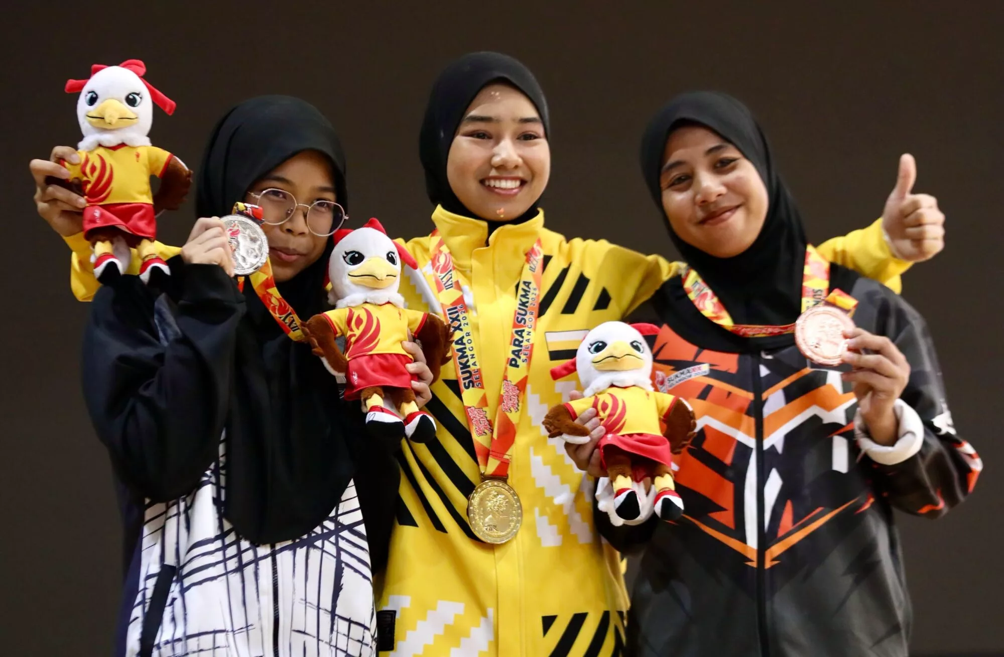 SUKMA Terakhir Penuh Makna, Qistina Qharisya Hadiahkan Emas Buat Perak