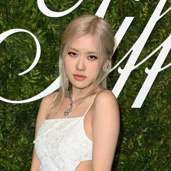 “Saya Benar-Benar Minta Maaf” Sambutan 10 Tahun BLACKPINK Dikritik, Rosé Tampil Mohon Maaf Kepada BLINK