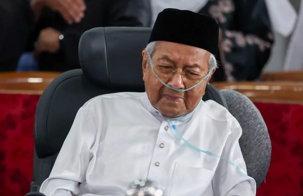 Tun Dr Mahathir Dimasukkan Ke IJN Untuk Pemerhatian Selepas Pemergian Tun Dr Siti Hasmah 2 Tun Dr Mahathir Dimasukkan Ke IJN Untuk Pemerhatian Selepas Pemergian Tun Dr Siti Hasmah