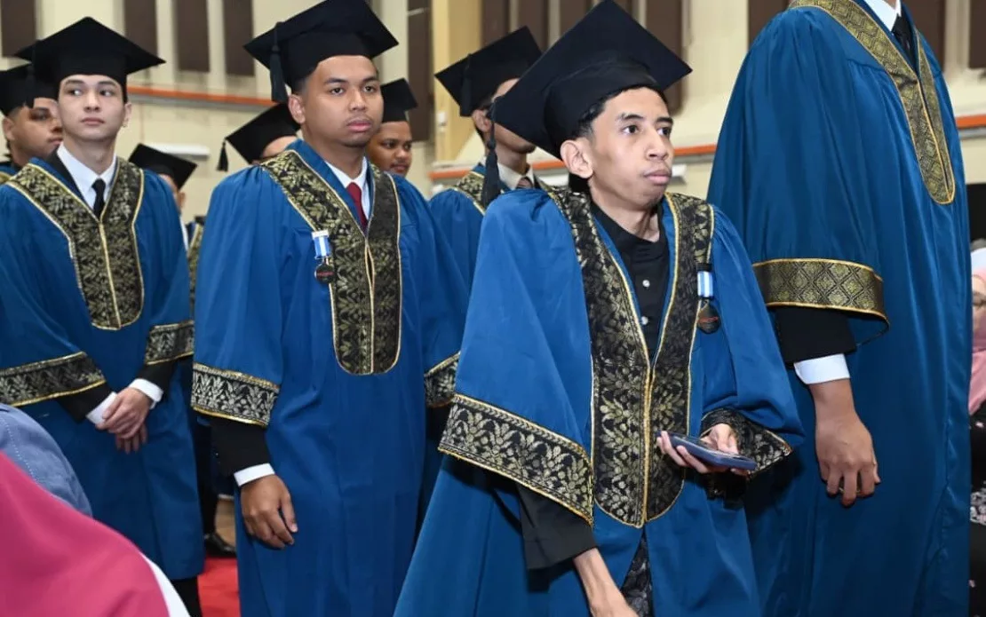 Diuji Dengan Sindrom Marfan & Skoliosis, Muhammad Akmal Tetap Cemerlang Raih HPNM 3.81 2 Diuji Dengan Sindrom Marfan & Skoliosis, Muhammad Akmal Tetap Cemerlang Raih HPNM 3.81