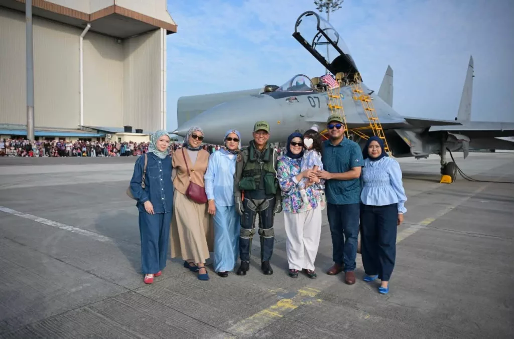 Anak Panglima Tentera Udara Bangga Ayah Pilih 'Terbangkan' Sendiri Jet Ketika Sambutan Hari Kebangsaan, "Terima Kasih..."