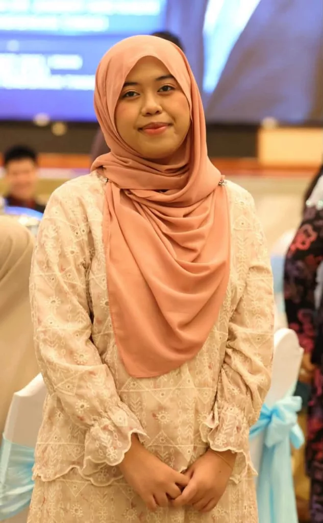 Pernah Kecewa Dengan SPM, Kini Nurul Amira Terima Penajaan KPT Selepas Raih STPM 4.00 3 Pernah Kecewa Dengan SPM, Kini Nurul Amira Terima Penajaan KPT Selepas Raih STPM 4.00