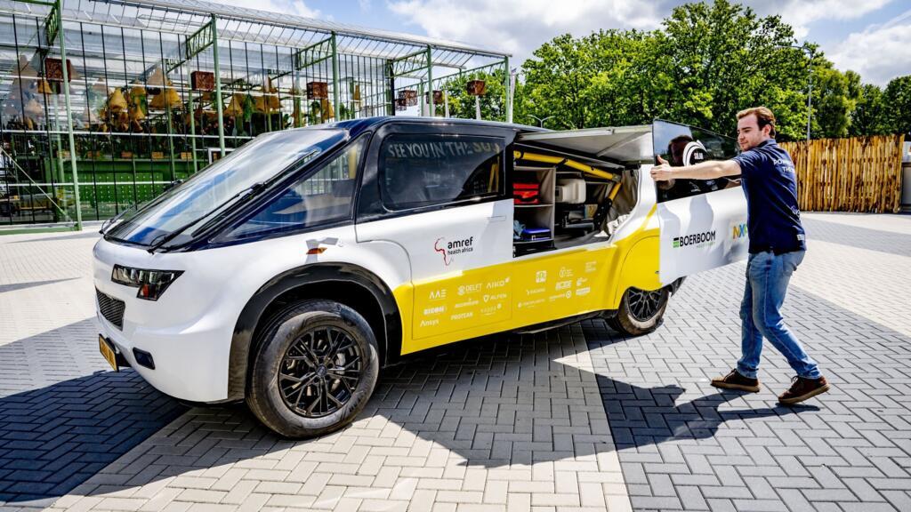 23 Pelajar Belanda Cipta ‘Ambulans’ Tenaga Solar, Bawa X-Ray & Ultrasound Ke Kawasan Pedalaman Afrika
