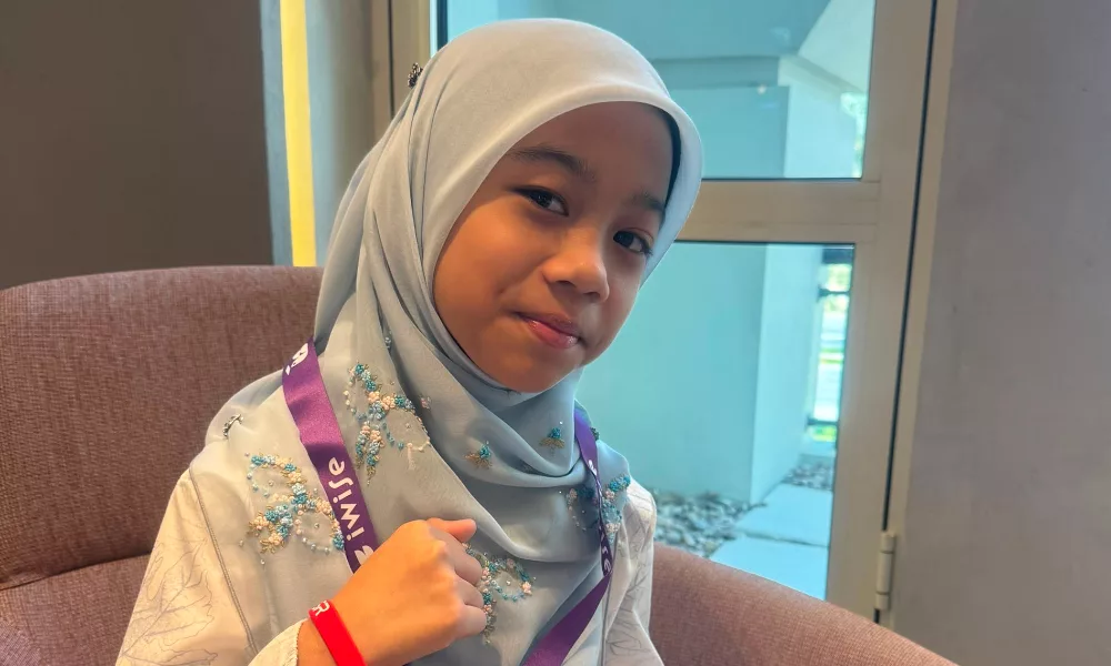 Dari Murid Pemalu Ke Pentas Dunia, Nur Aamily Rangkul Emas 'Public Speaking' Di iWISE UK 4 Dari Murid Pemalu Ke Pentas Dunia, Nur Aamily Rangkul Emas 'Public Speaking' Di iWISE UK