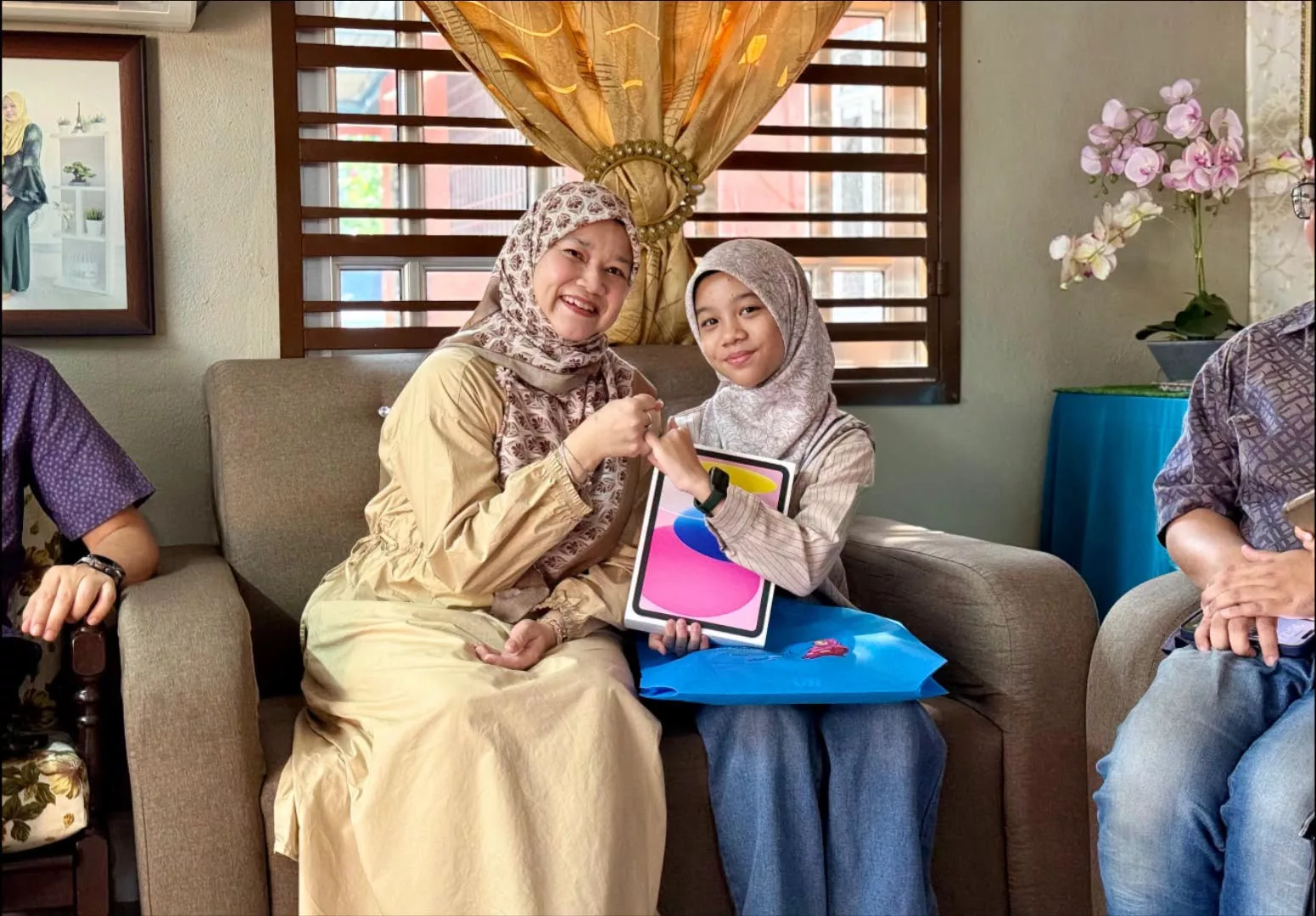 Dari Murid Pemalu Ke Pentas Dunia, Nur Aamily Rangkul Emas 'Public Speaking' Di iWISE UK