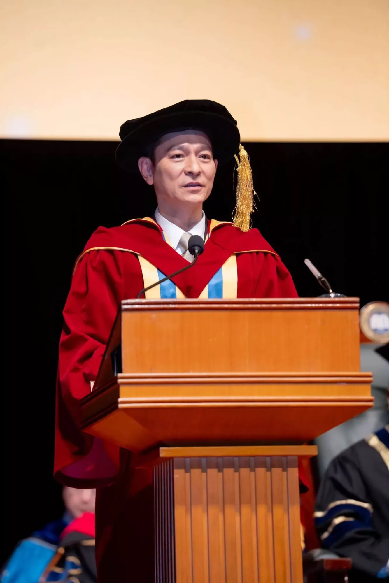 Legenda Hong Kong Andy Lau Terima Ijazah Doktor Kehormat, Kini Bergelar ‘Dr’ Selepas Empat Dekad Dalam Industri 8 Legenda Hong Kong Andy Lau Terima Ijazah Doktor Kehormat, Kini Bergelar ‘Dr’ Selepas Empat Dekad Dalam Industri