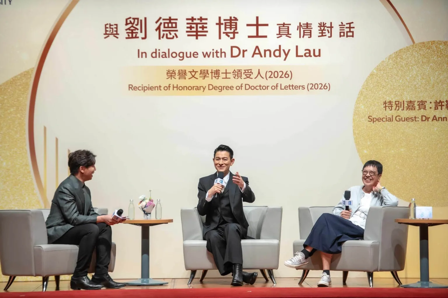 Legenda Hong Kong Andy Lau Terima Ijazah Doktor Kehormat, Kini Bergelar ‘Dr’ Selepas Empat Dekad Dalam Industri 9 Legenda Hong Kong Andy Lau Terima Ijazah Doktor Kehormat, Kini Bergelar ‘Dr’ Selepas Empat Dekad Dalam Industri
