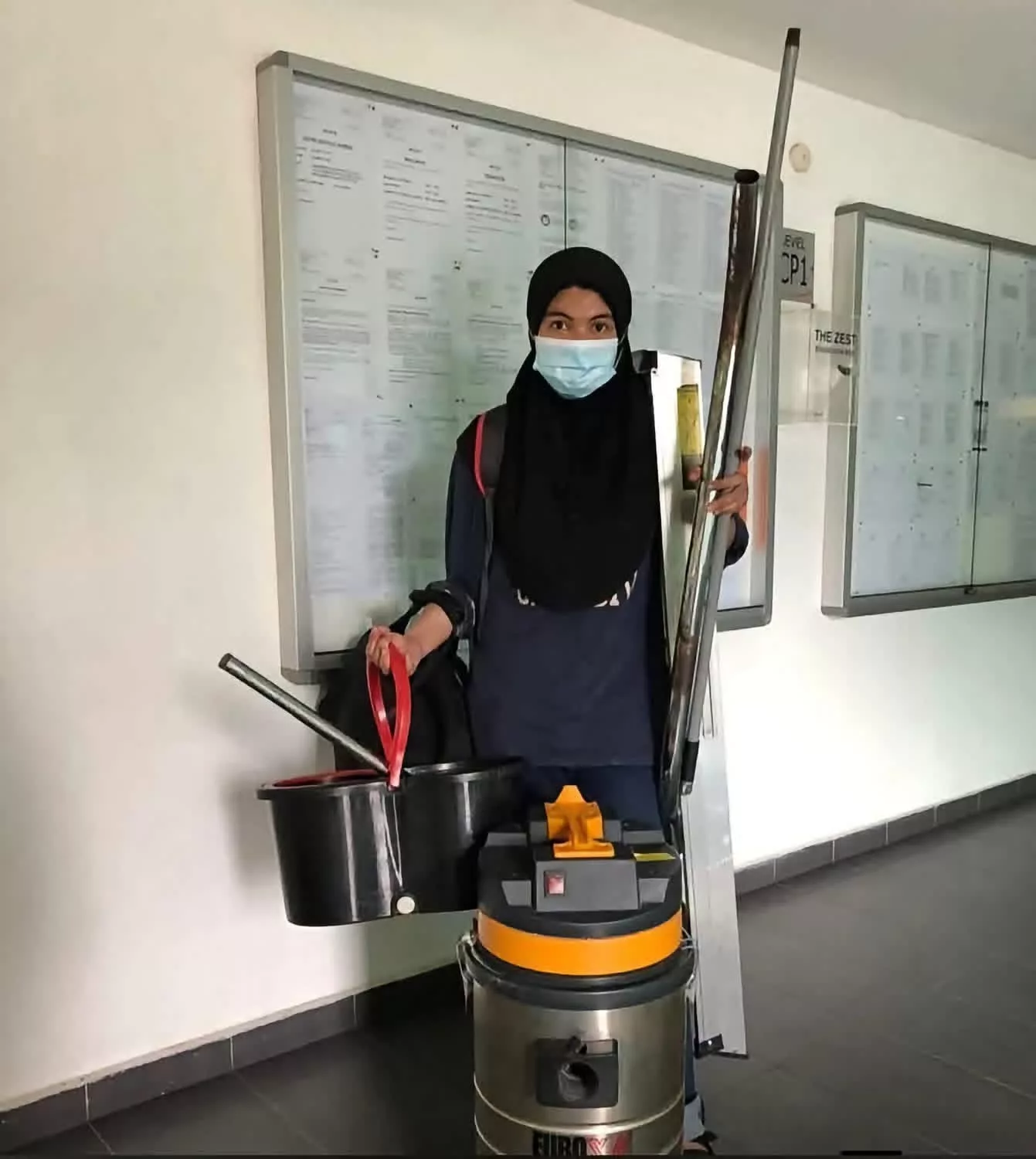 Pernah Jadi ‘Akak Cleaner’ Selama 6 Tahun, Kini Bergelar Pensyarah Kanan UM & Miliki Syarikat Sendiri