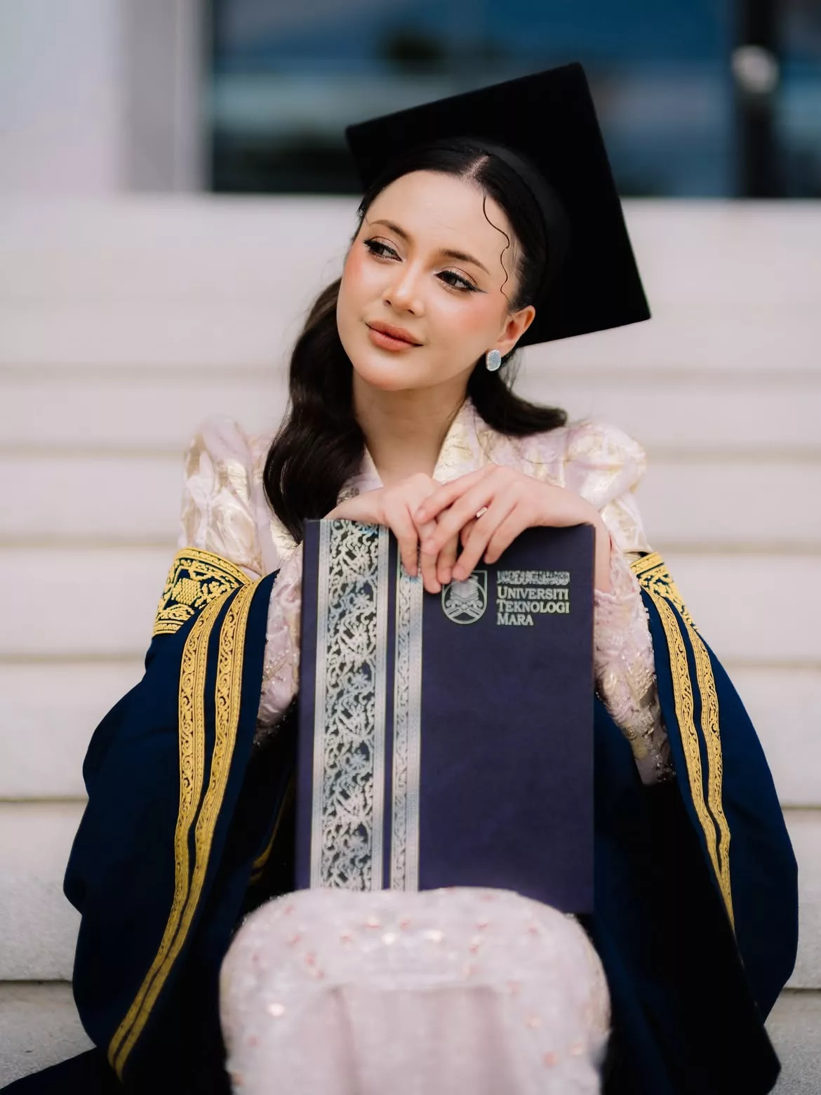 #GirlPower Sharmaine Alexander Tak Kisah Dikatakan ‘Bazir’ Usia 20-an, Pilih Fokus Akademik Hingga Ke PhD 5 #GirlPower Sharmaine Alexander Tak Kisah Dikatakan ‘Bazir’ Usia 20-an, Pilih Fokus Akademik Hingga Ke PhD