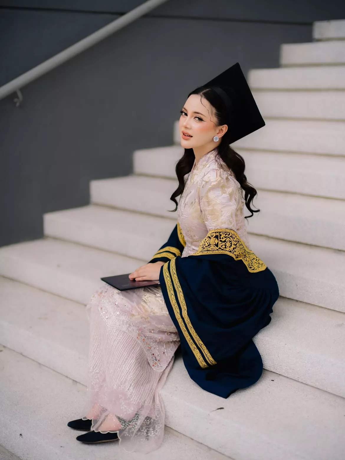 #GirlPower Sharmaine Alexander Tak Kisah Dikatakan ‘Bazir’ Usia 20-an, Pilih Fokus Akademik Hingga Ke PhD 4 #GirlPower Sharmaine Alexander Tak Kisah Dikatakan ‘Bazir’ Usia 20-an, Pilih Fokus Akademik Hingga Ke PhD