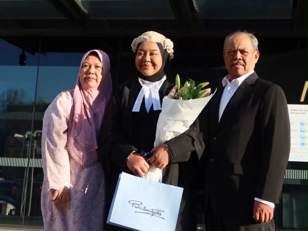 Bapa Posmen, Ibu Jahit Baju Cari Rezeki, Anak Kedua 7 Beradik Kini Jadi Peguam Di New Zealand