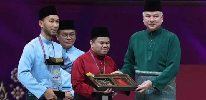 Kekurangan Penglihatan Sejak Lahir Tak Halang Muhammad Qayyim Genggam Ijazah Tahfiz Al-Quran 3 Kekurangan Penglihatan Sejak Lahir Tak Halang Muhammad Qayyim Genggam Ijazah Tahfiz Al-Quran
