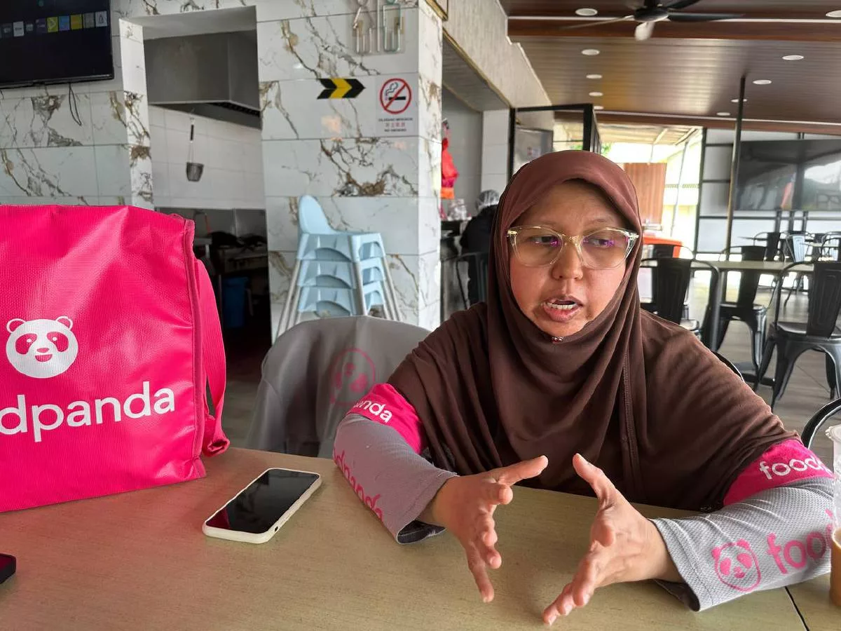 Tak Putus Asa Cari Rezeki, Ibu Tunggal OKU Tetap Hantar Makanan Walau Berjalan Kaki