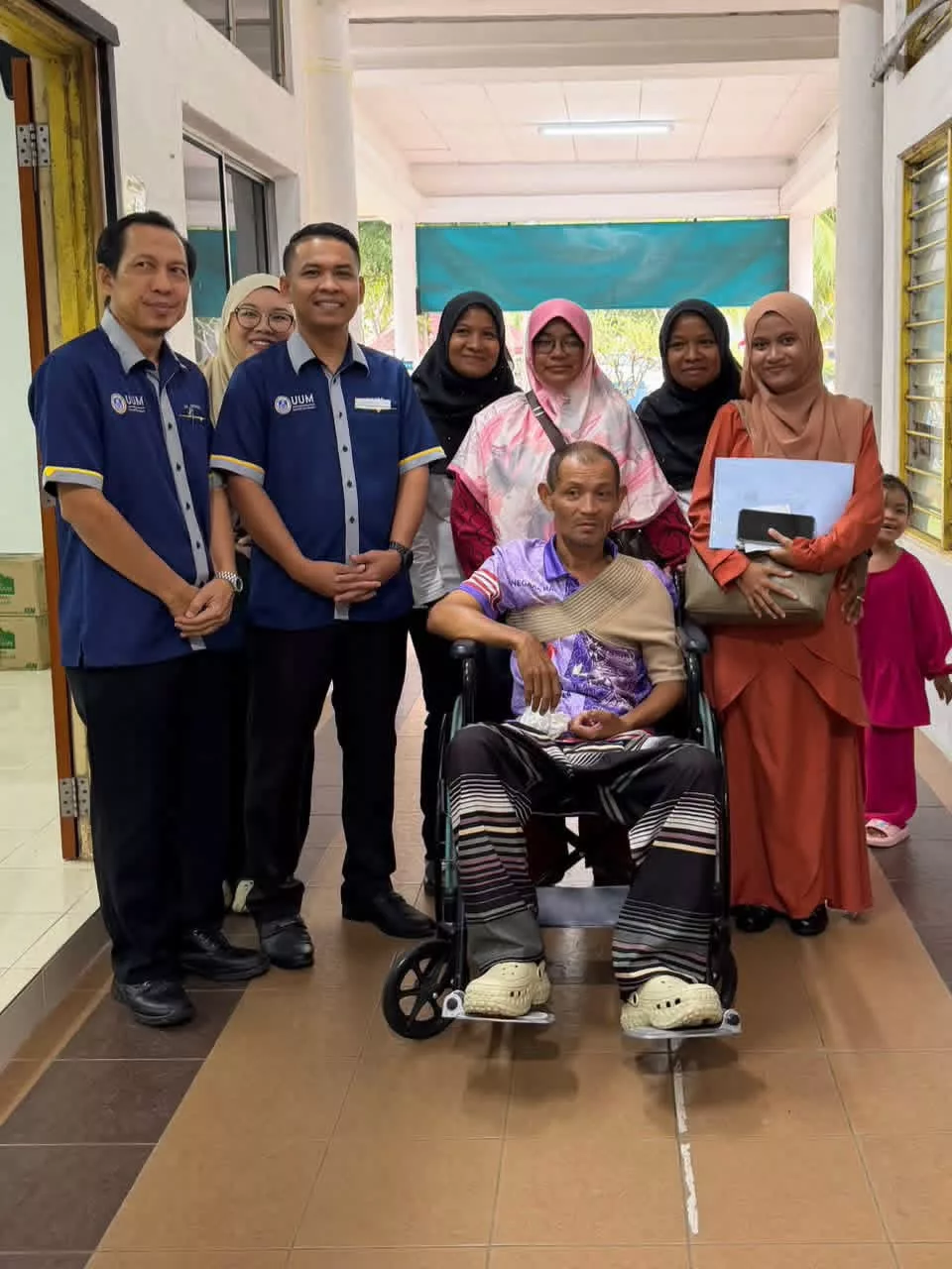 Diserang Strok, Ayah Tetap Gagahkan Diri Hantar Anak Daftar UUM