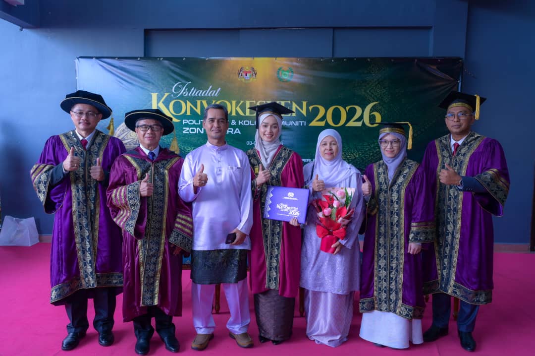 Ibu Bapa OKU Pendengaran & Pertuturan, Arifah Tetap Cemerlang Raih CGPA 3.76 & Terima Anugerah Pengarah