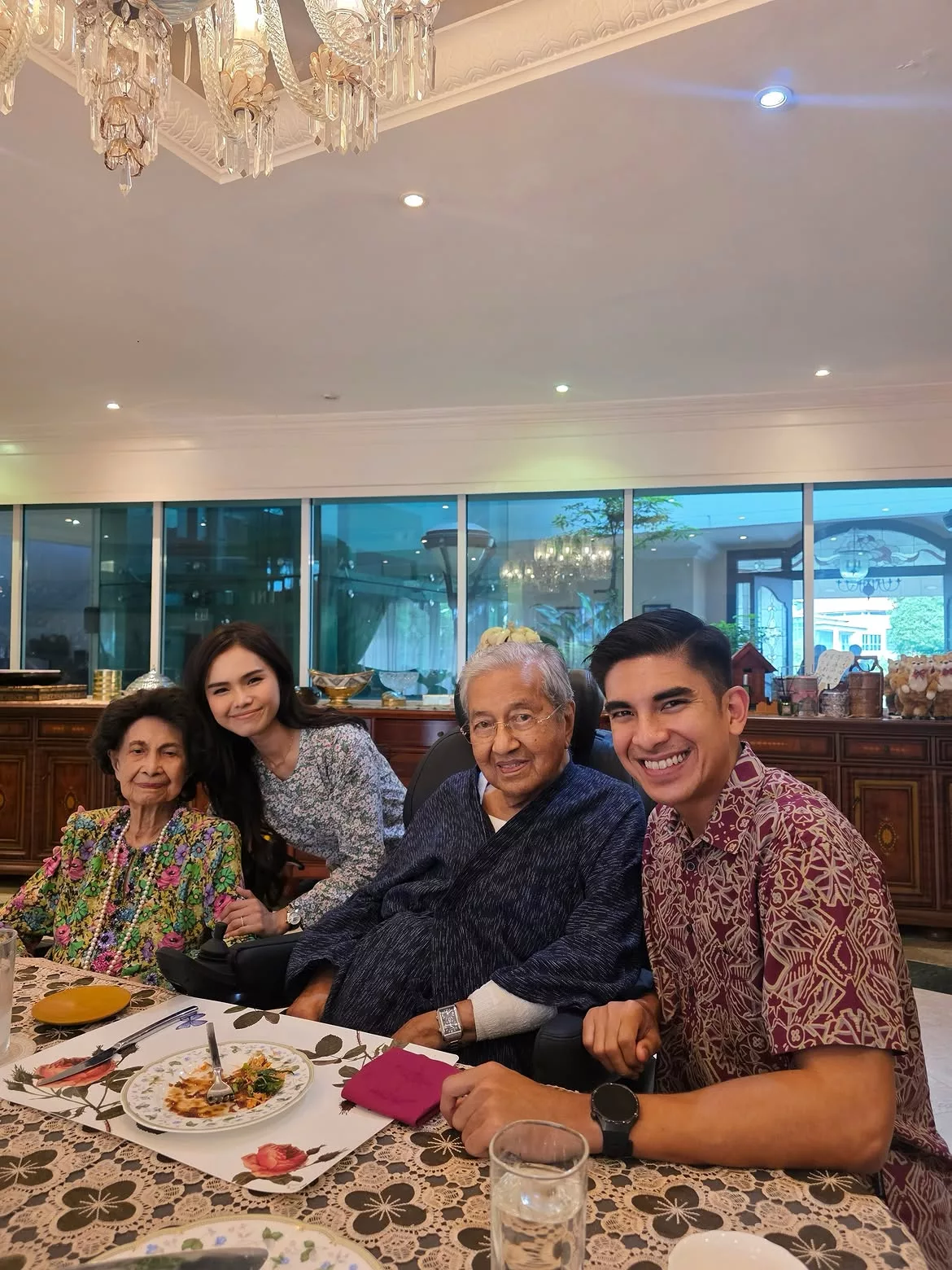“Kalaulah Saya Tahu Itu Pertemuan Terakhir Kita…” –Syed Saddiq Kenang Momen Bersama Tun Dr Hasmah