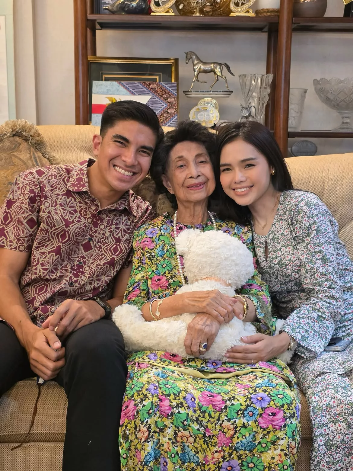 “Kalaulah Saya Tahu Itu Pertemuan Terakhir Kita…” –Syed Saddiq Kenang Momen Bersama Tun Dr Hasmah