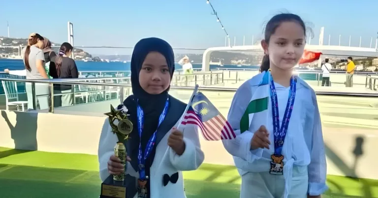 Usia Baru 8 Tahun, Aisya Azzahra Dinobat Juara Dunia Pertandingan Bahasa Inggeris Di Istanbul!