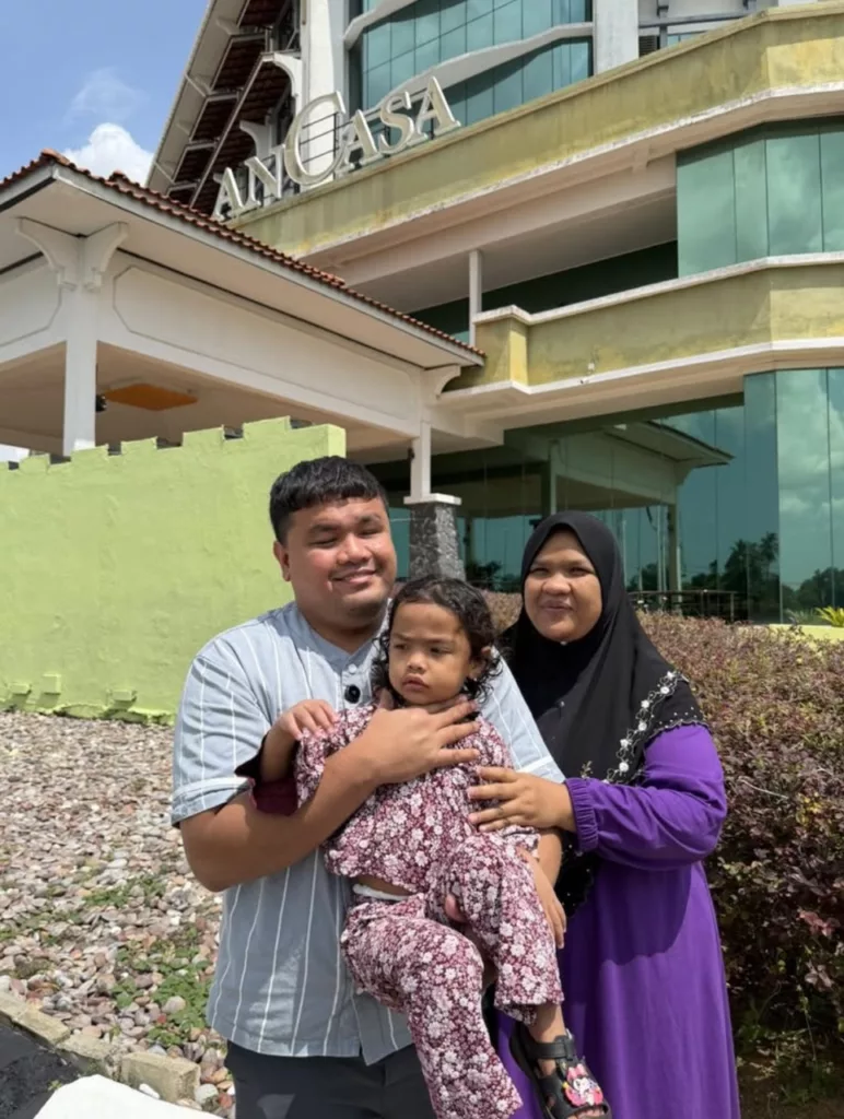 “Hari Ini, Khalisa Masih Khalisa Yang Sama” Anak Azmi Saat Disahkan Berada Dalam Spektrum Autisme 4 “Hari Ini, Khalisa Masih Khalisa Yang Sama” Anak Azmi Saat Disahkan Berada Dalam Spektrum Autisme