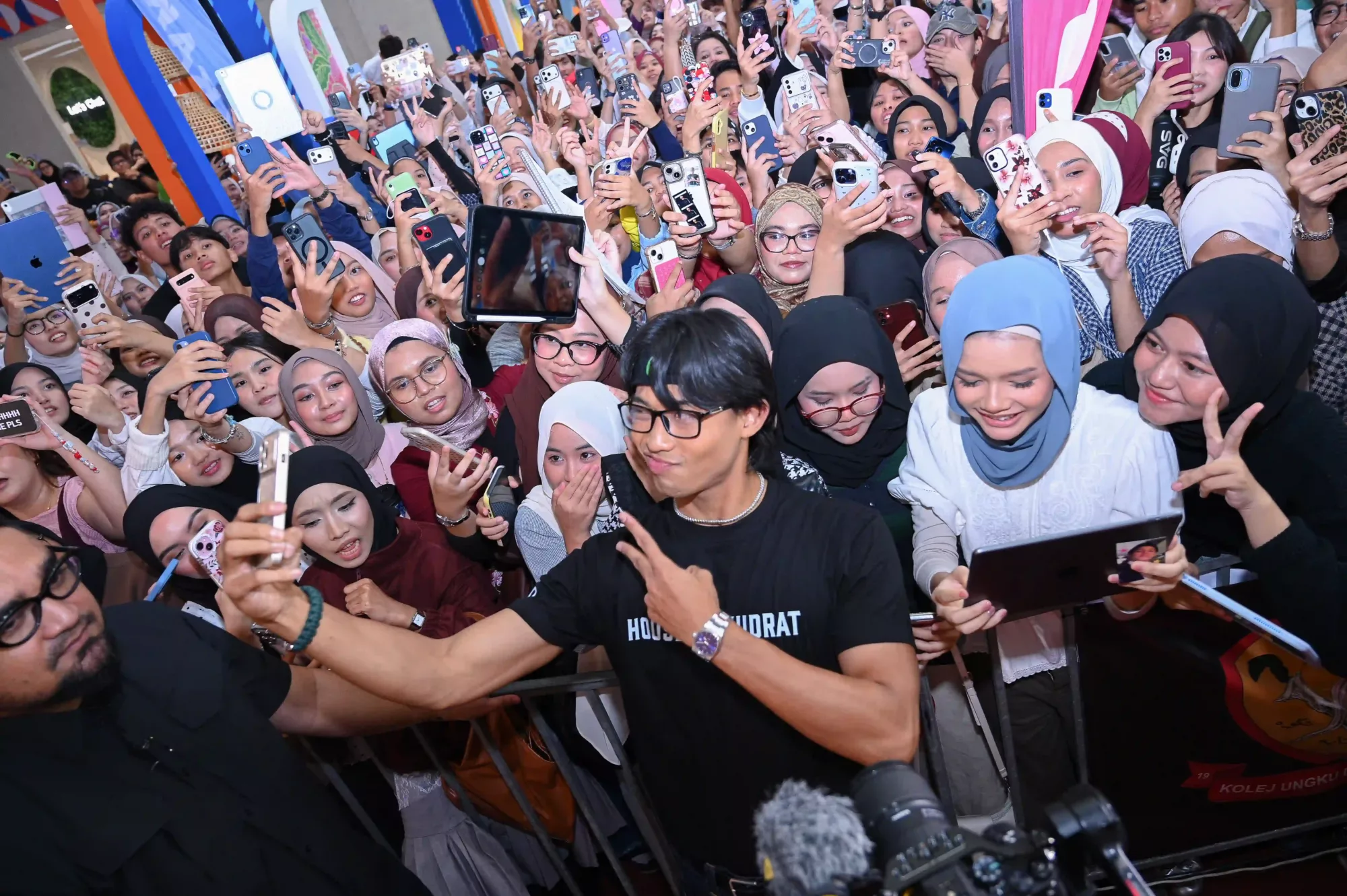 Dari Skrin Ke Fandom! Astro 'House Of Kudrat' Himpunkan 10,000 Peminat, Christy Ng Tambah Gaya