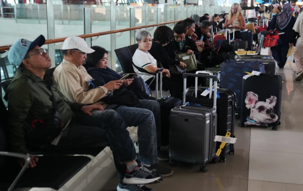 Krisis Abu Anak Krakatau: Lapangan Terbang Soekarno-Hatta Kini Kembali Beroperasi 5 Krisis Abu Anak Krakatau: Lapangan Terbang Soekarno-Hatta Kini Kembali Beroperasi
