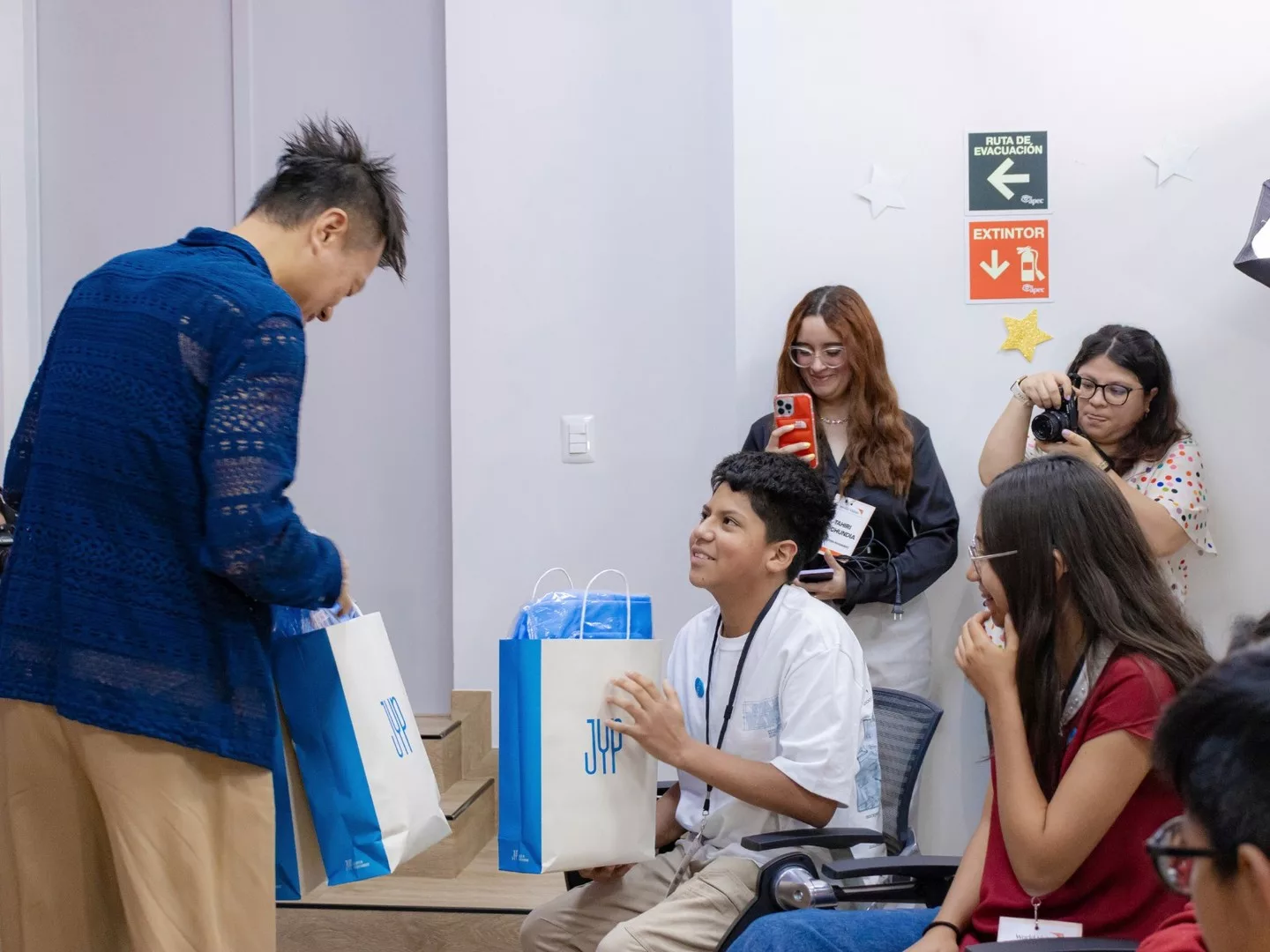J.Y. Park & JYP Entertainment Sumbang RM1.65 Juta, Bantu Kanak-Kanak Kurang Berkemampuan Di Mexico