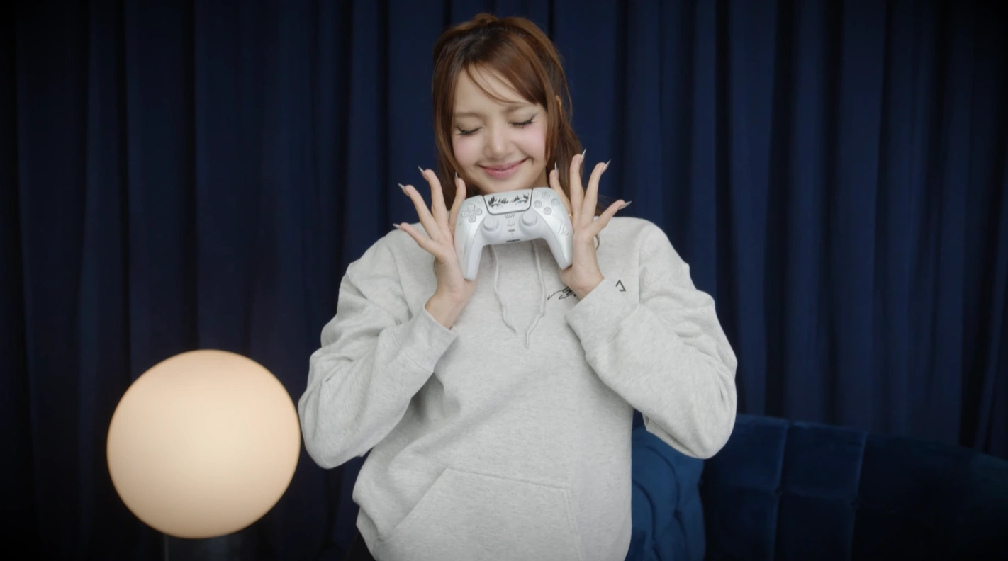 Lisa BLACKPINK Teruskan Kolaborasi Bersama PlayStation, Bakal Lancar 'DualSense' Edisi Khas Oktober Ini