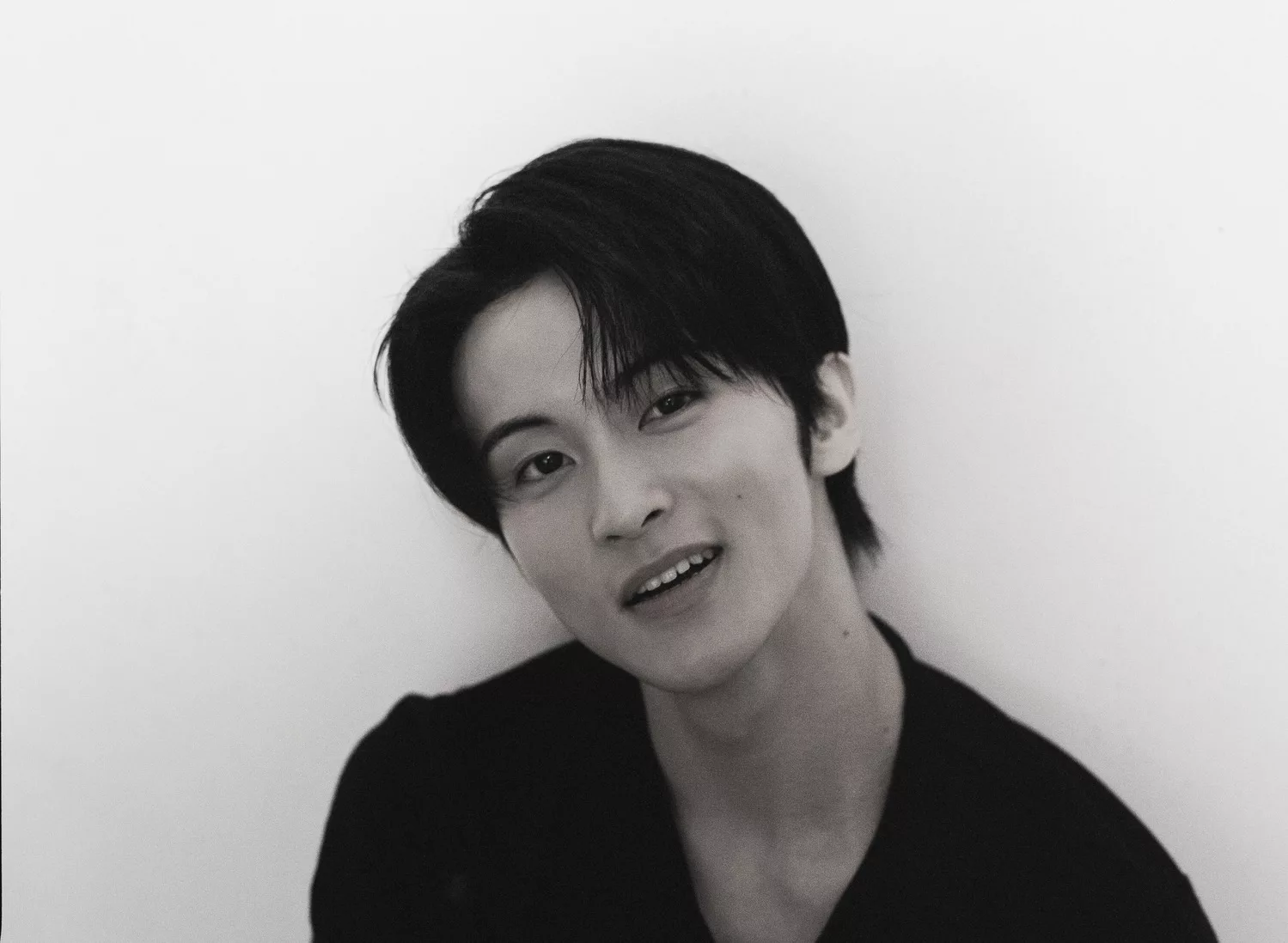 Mark Lee Mulakan Era Solo, Serlah Identiti Muzik Baharu Menerusi 'My Friend'