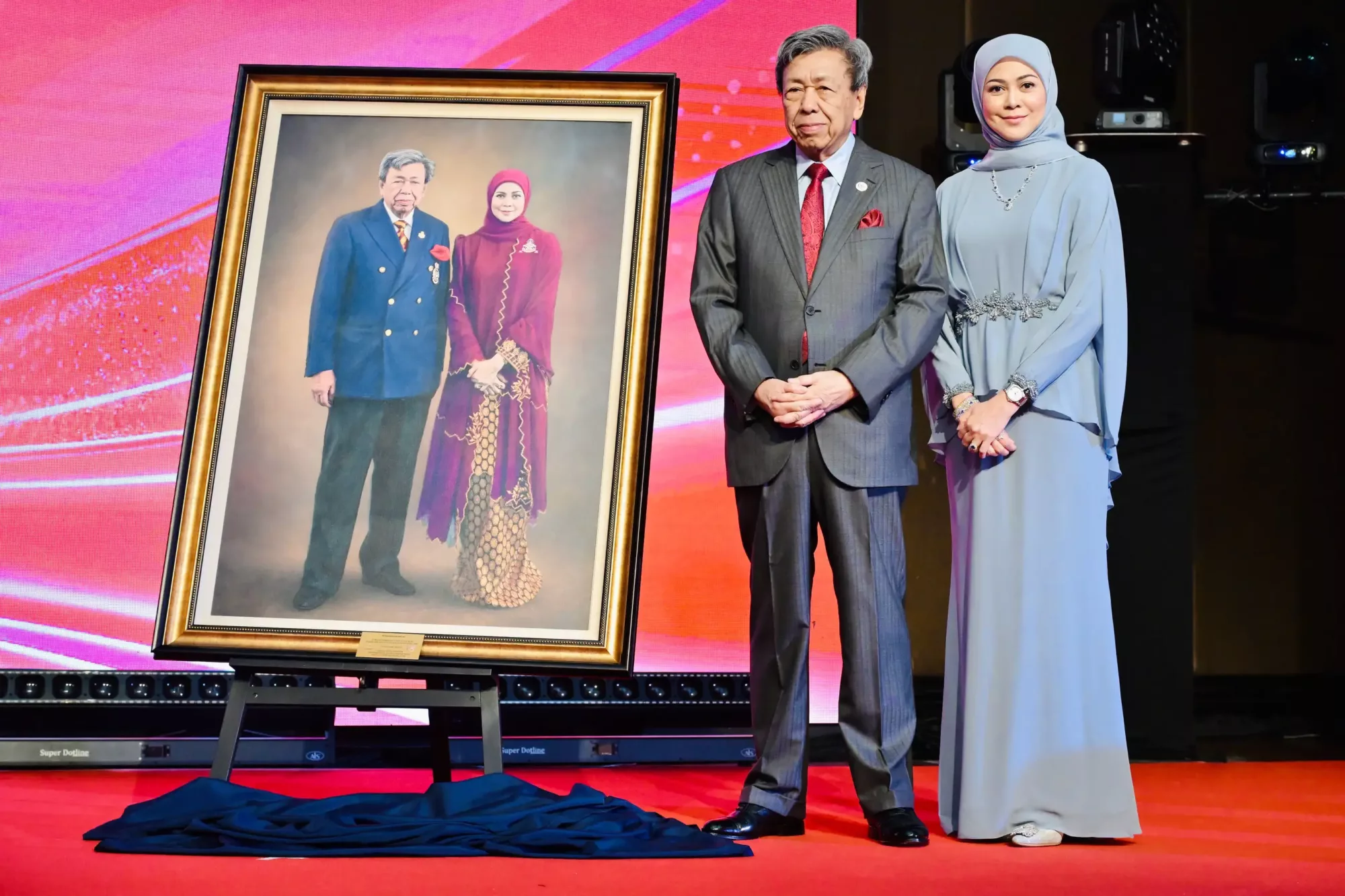 Genap Sedekad Bersama, Sultan Selangor & Tengku Permaisuri Norashikin Rai Ulang Tahun Perkahwinan Ke-10