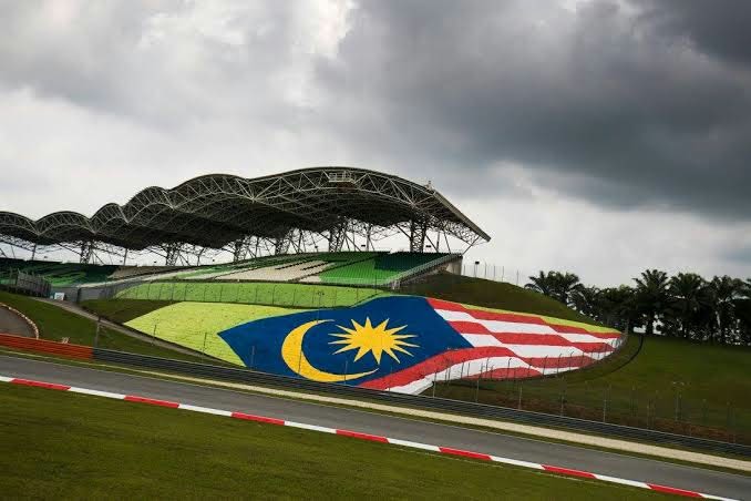 Masih Tersergam Selepas 22 Tahun, Lelaki Imbau Kenangan Cat Jalur Gemilang Di Litar Sepang Bersama Arwah Bapa